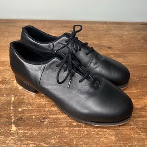 Bloch Mega Tap shoes size 8 (fits like a 7m)